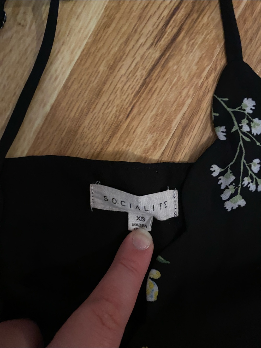Floral Scallop-Edge Black Camisole Top - Picture 2 of 4